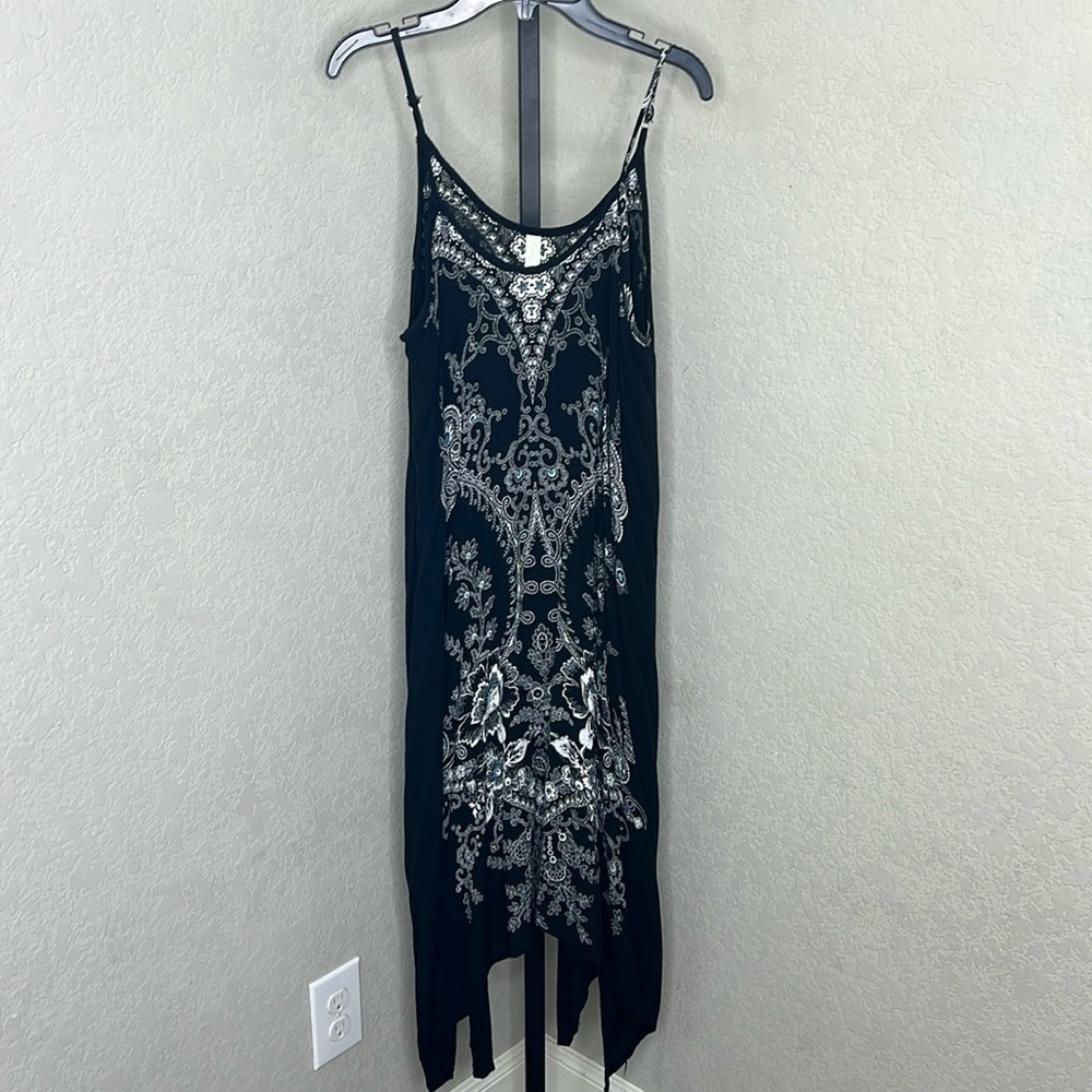 738 -Shoreline NWOT BlackWhite Embroidered Spaghetti Strap Midi Dress Size Large